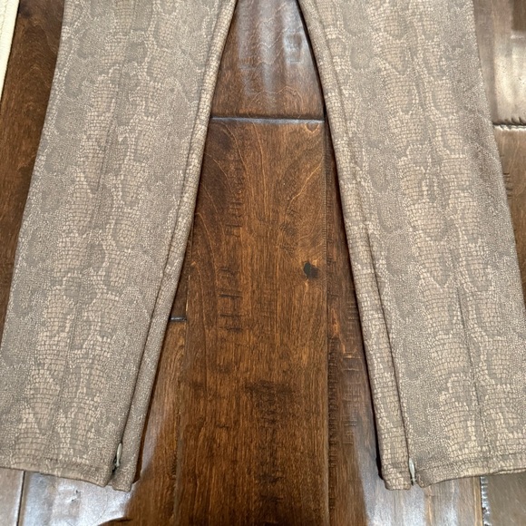 Anthropologie Carbon Snake Print Pull On Zipper Ankle Ponte Legging Pant Size 29 - Picture 5 of 10